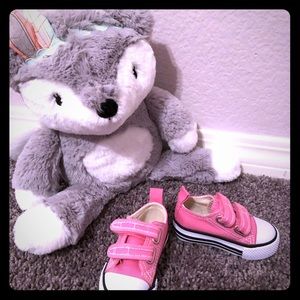 ✖️SOLD ✖️Infant baby girl Velcro off brand chucks